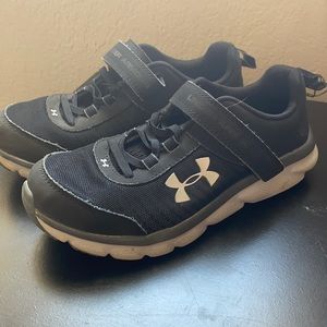 UA Boys Shoes 3Y